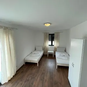 Im Haus Zu Vermieten Lang/kurzfristig Gasthof